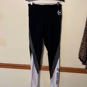 PINK by Victoria’s Secret legging. Sport tight size small. Gray white and black